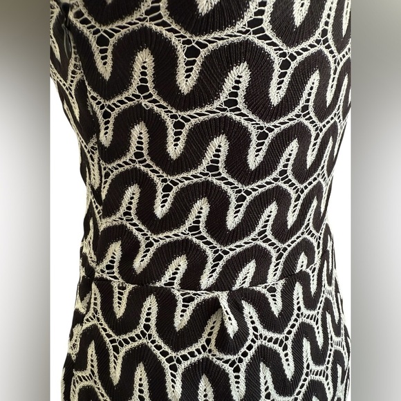 Banana Republic Black & White Geometric Lace Overlay Sheath Dress Sz 0 Sleeveles - Picture 6 of 10